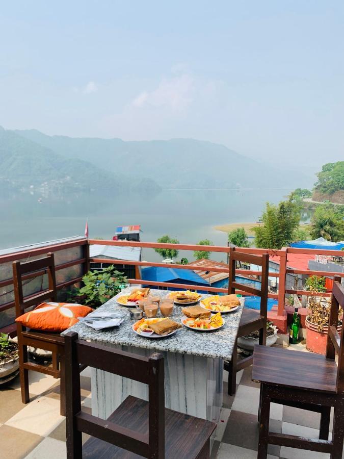 Hotel October Inn Pokhara Exterior foto